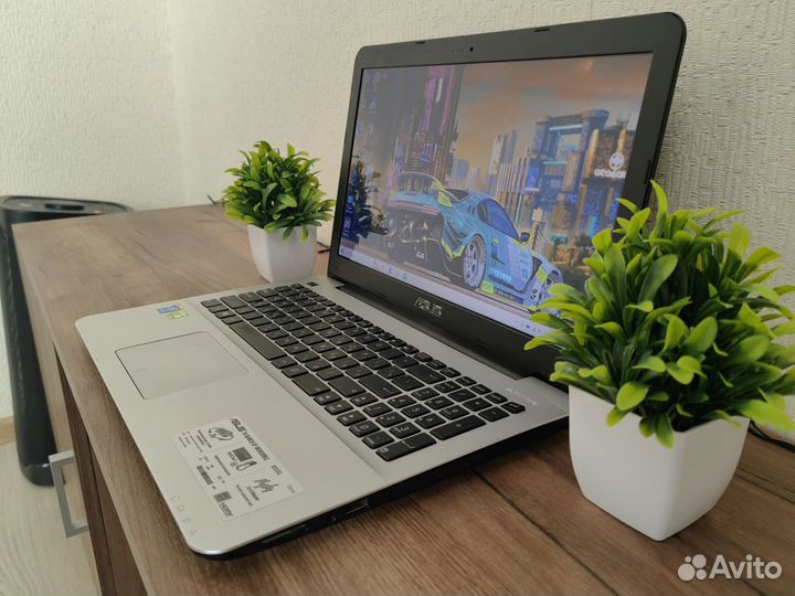 Asus i7 / 8 gb / SSD 256