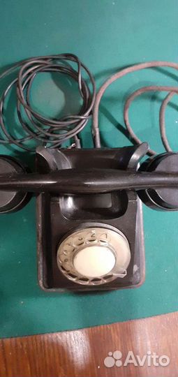 Рабочий антикварный телефонный аппарат