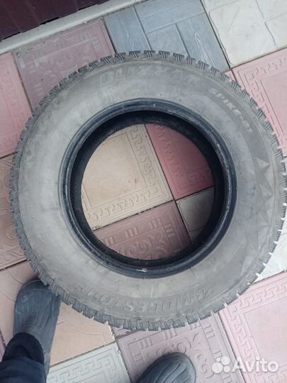 Bridgestone Blizzak Spike-01 205/70 R15