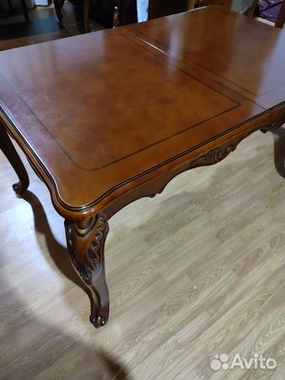 Стол и стулья