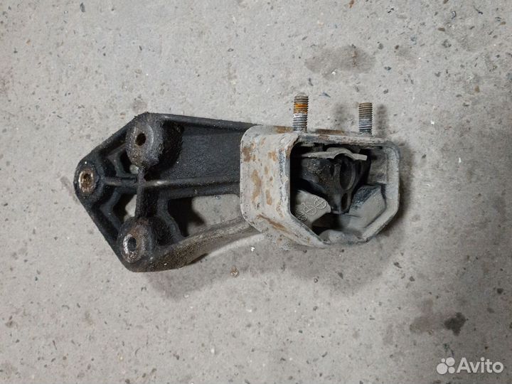 Кронштей крепления двигателя правый daewoo nexia 1