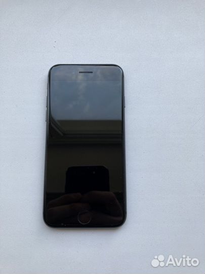 Телефон iPhone 8 64 gb