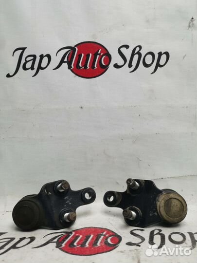Опора шаровая правая Toyota Camry 30