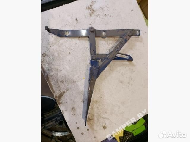 Петля капота правая для Mercedes Vito W638 2000