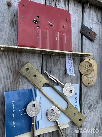 Замок врезной Италия