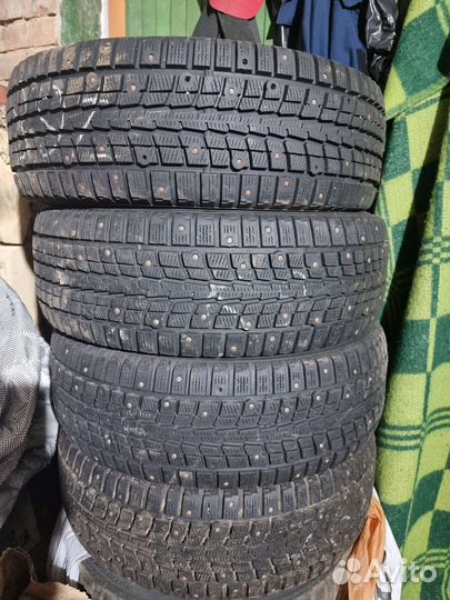 Dunlop SP Winter Ice 02 215/60 R16