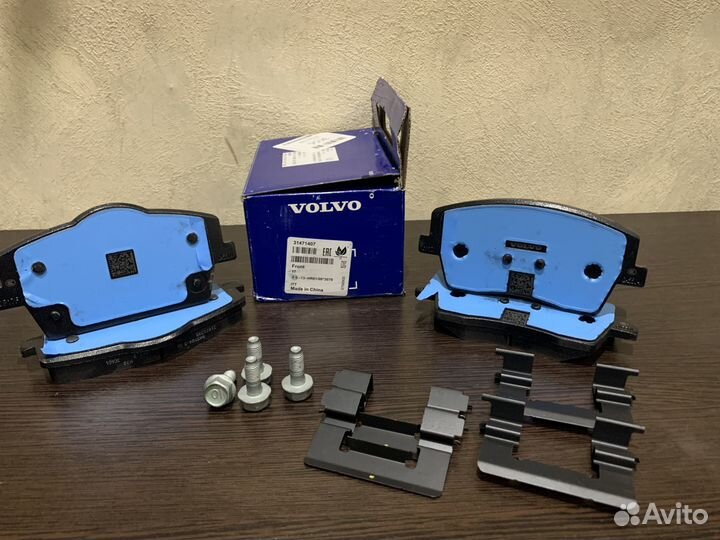Колодки тормозные передние XC40 Volvo 31471407
