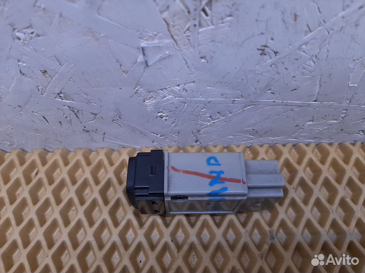 Кнопка корректора фар Mitsubishi Outlander 1