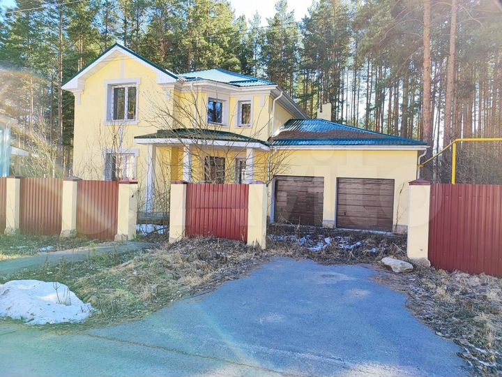 Дом 215 м² на участке 15 сот.