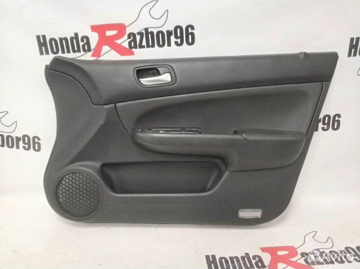 Дверная карта (обшивка ) передняя правая Honda