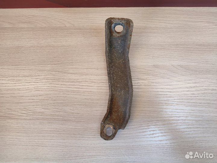 Кронштейн впускного коллектора Renault Sandero