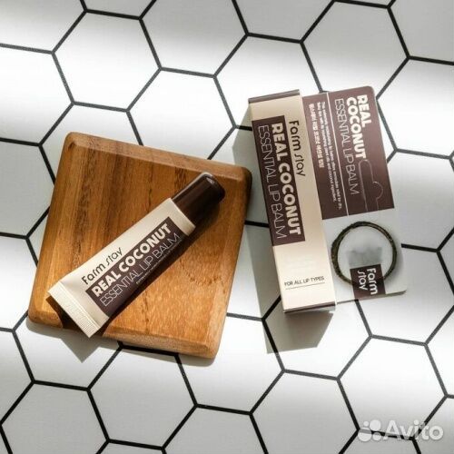 Бальзам для губ real coconut essential LIP balm