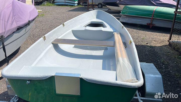 Лодки гребная стеклопластиковая «Удалец 430»