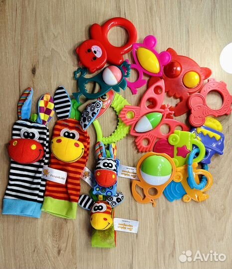 Большой пакет игрушек и погремушек