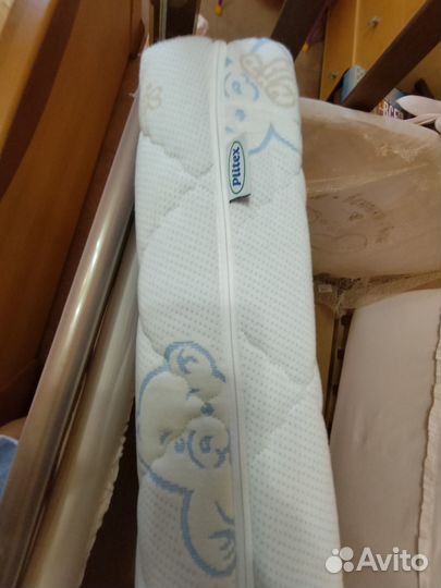 Детская кроватка с матрасом и бортиками