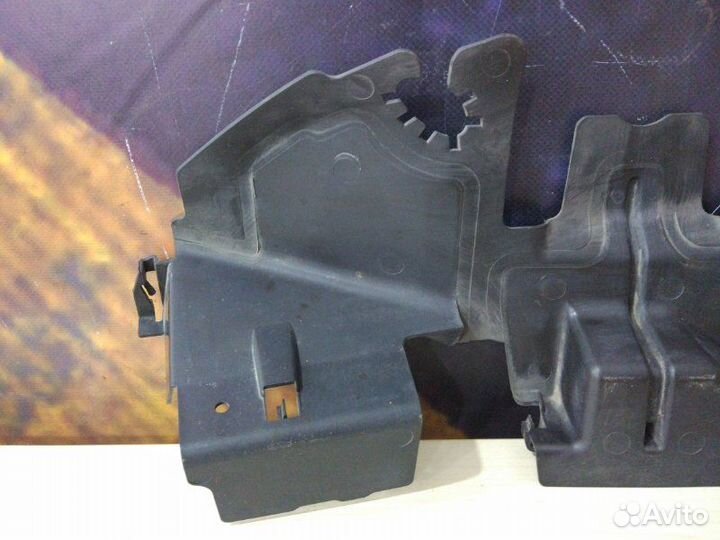 Диффузор радиатора левый Volkswagen Passat Variant