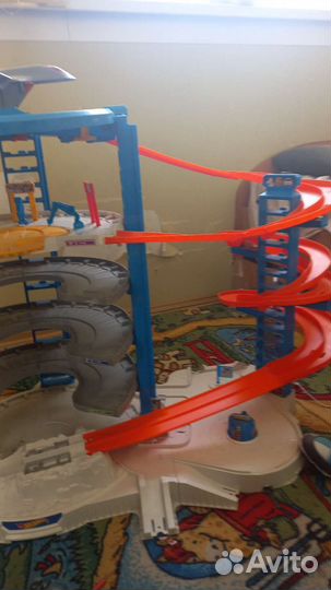 Hot wheels мега гараж