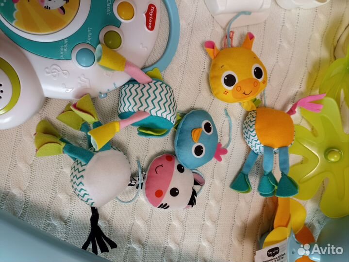 Мобиль и развивающий коврик