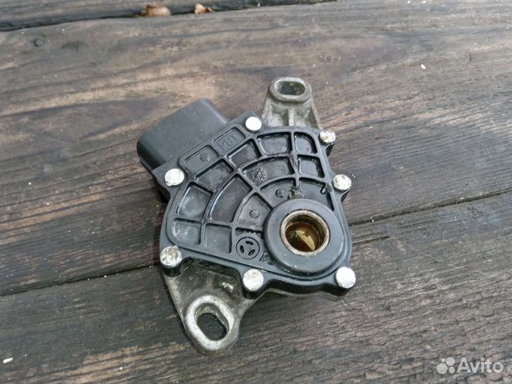 Датчик положения селектора Тойота Авенсис 2 Т25 Ле