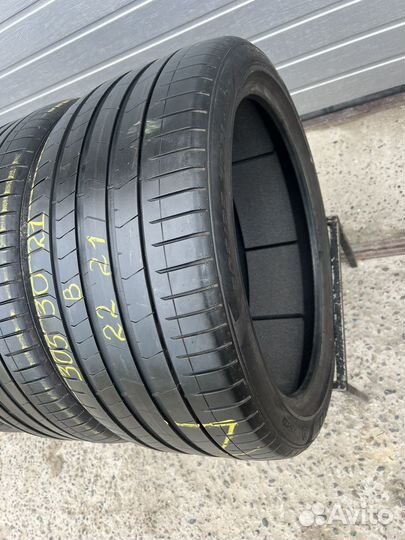 Pirelli P Zero PZ4 265/40 R21 и 305/35 R21