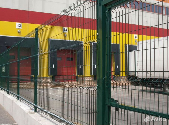 Забор из 3D сетки коричневой промышленная зона