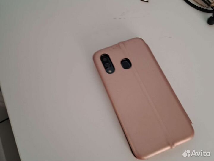 Samsung Galaxy A40, 4/64 ГБ