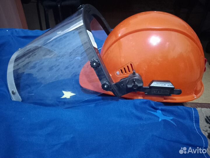 Горнолыжный шлем