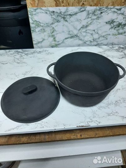 Кастрюля чугунная