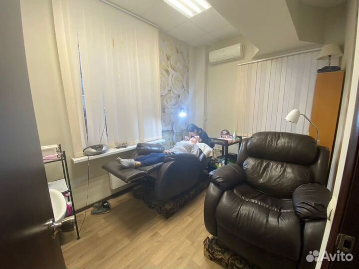 Требуется мастер по наращиванию ресниц