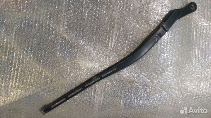 Поводок стеклоочистителя передний правый Audi A6