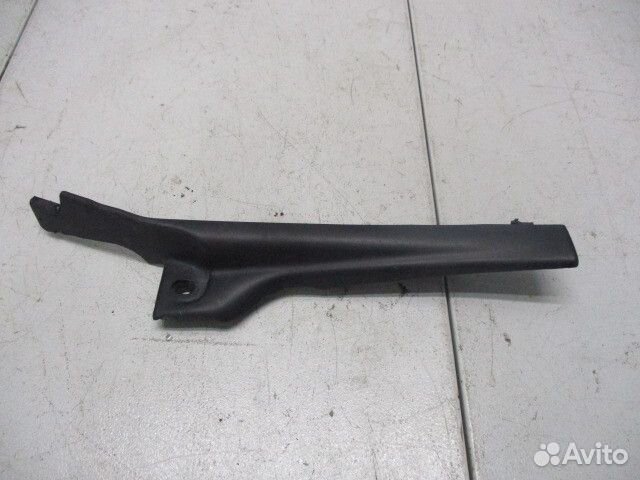 Накладка лобового стекла правая Renault Sandero 2 5S