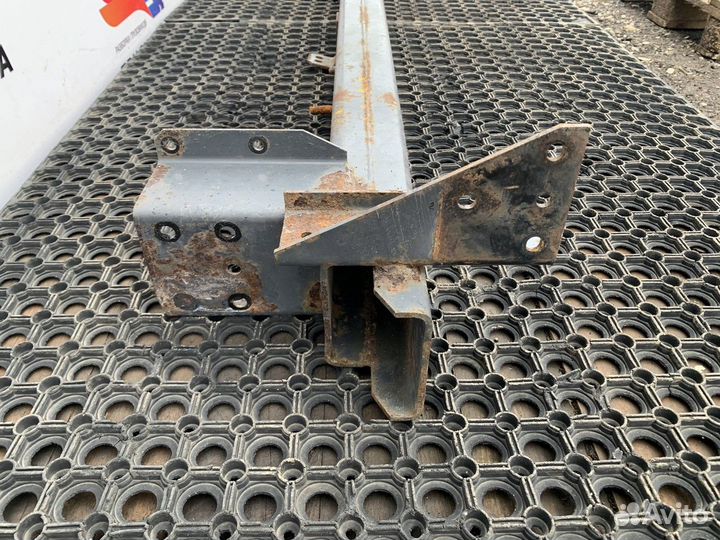 1674548 Усилитель переднего бампера