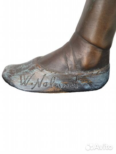 Бронзовая статуэтка 