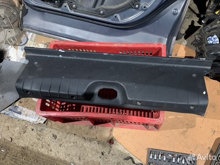 Облицовка поперечины задка лада веста