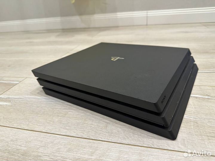 Sony PS4 pro 1tb+ 2 мувика и игры