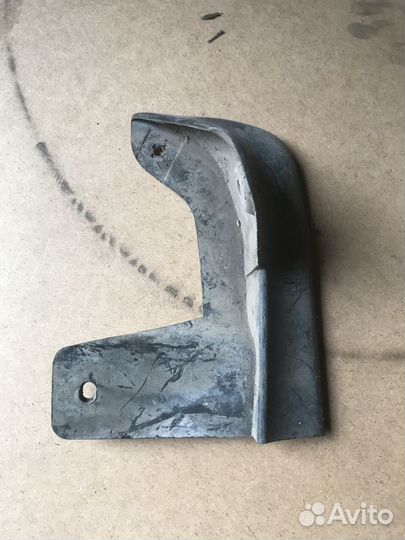 Брызговик задний правый Hyundai Accent