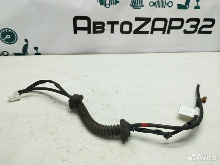 Проводка крышки багажника Nissan Note E11 CR14DE