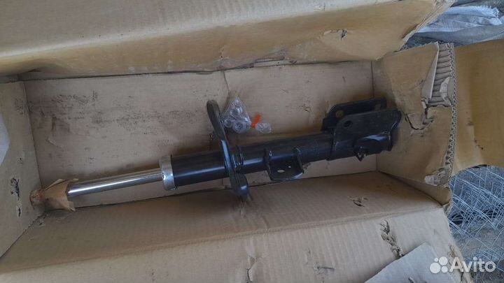 Стойка амортизатора Ниссан