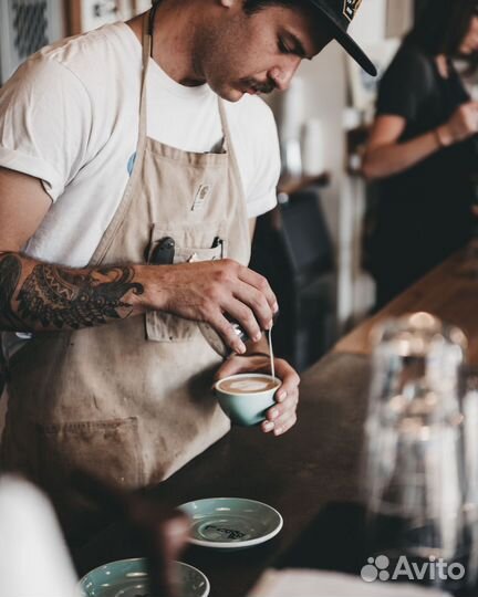Бариста в кофейню