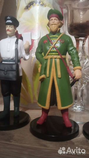 Фигурка почтальона