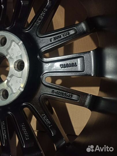 Один новый оригинальный диск Toyota Camry R18