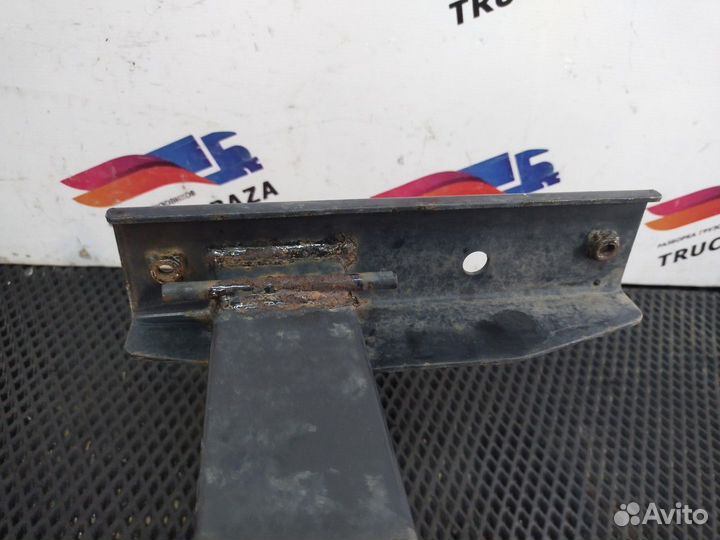 Кронштейн подножки правый