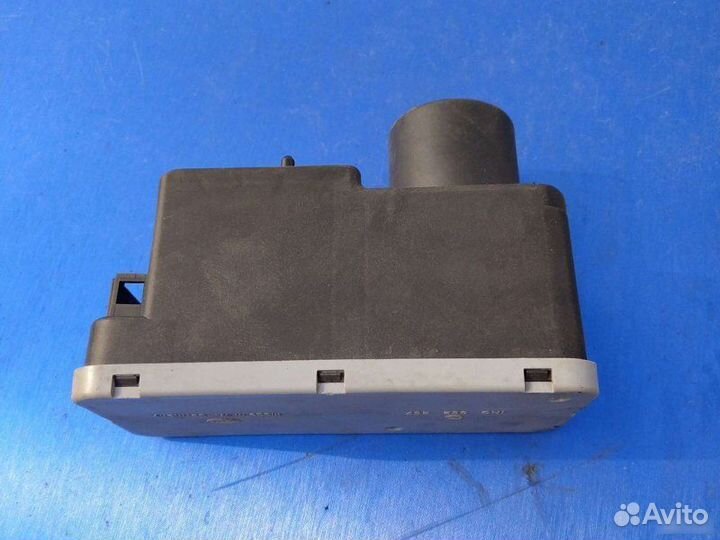 Компрессор центрального замка Volkswagen Passat