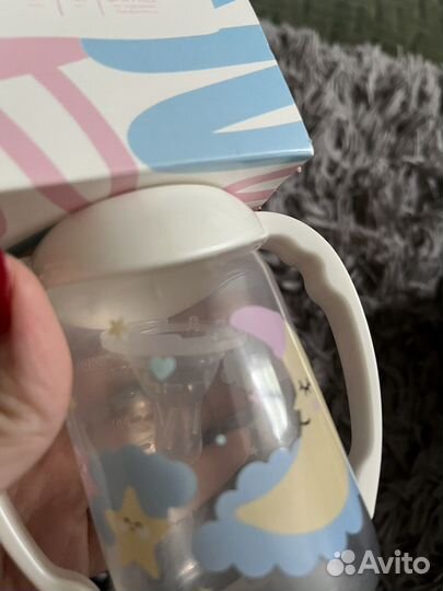 Бутылочки для кормления малышей новые