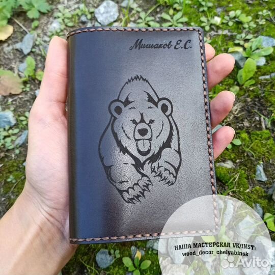 Кожаная обложка на паспорт с гравировкой