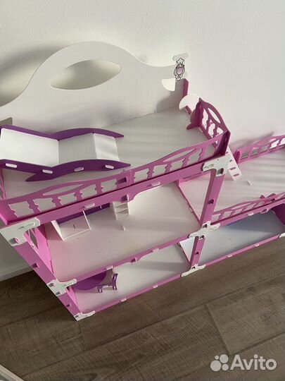 Кукольный домик с мебелью