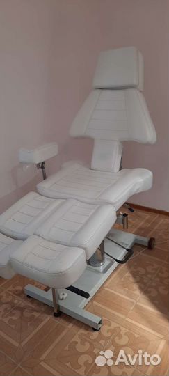 Косметолого-педикюрное кресло на гидравлике