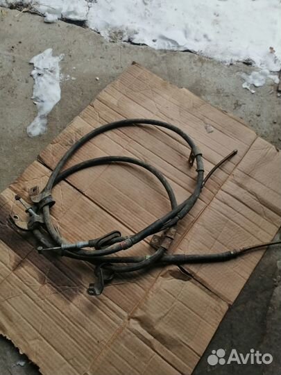 Тросик ручного тормоза Subaru Forester