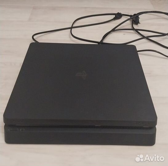 Продам Sony playstation 4