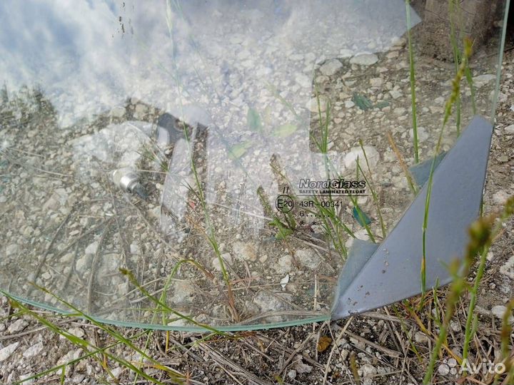 Стекло лобовое Toyota Hilux Surf KZN185 1995-2002